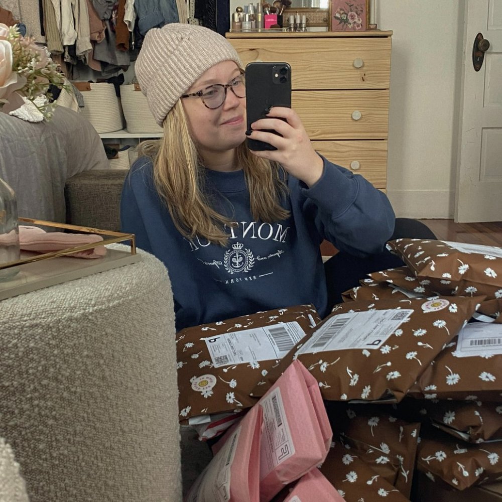 ✨welcome to my closet! I’m Christina